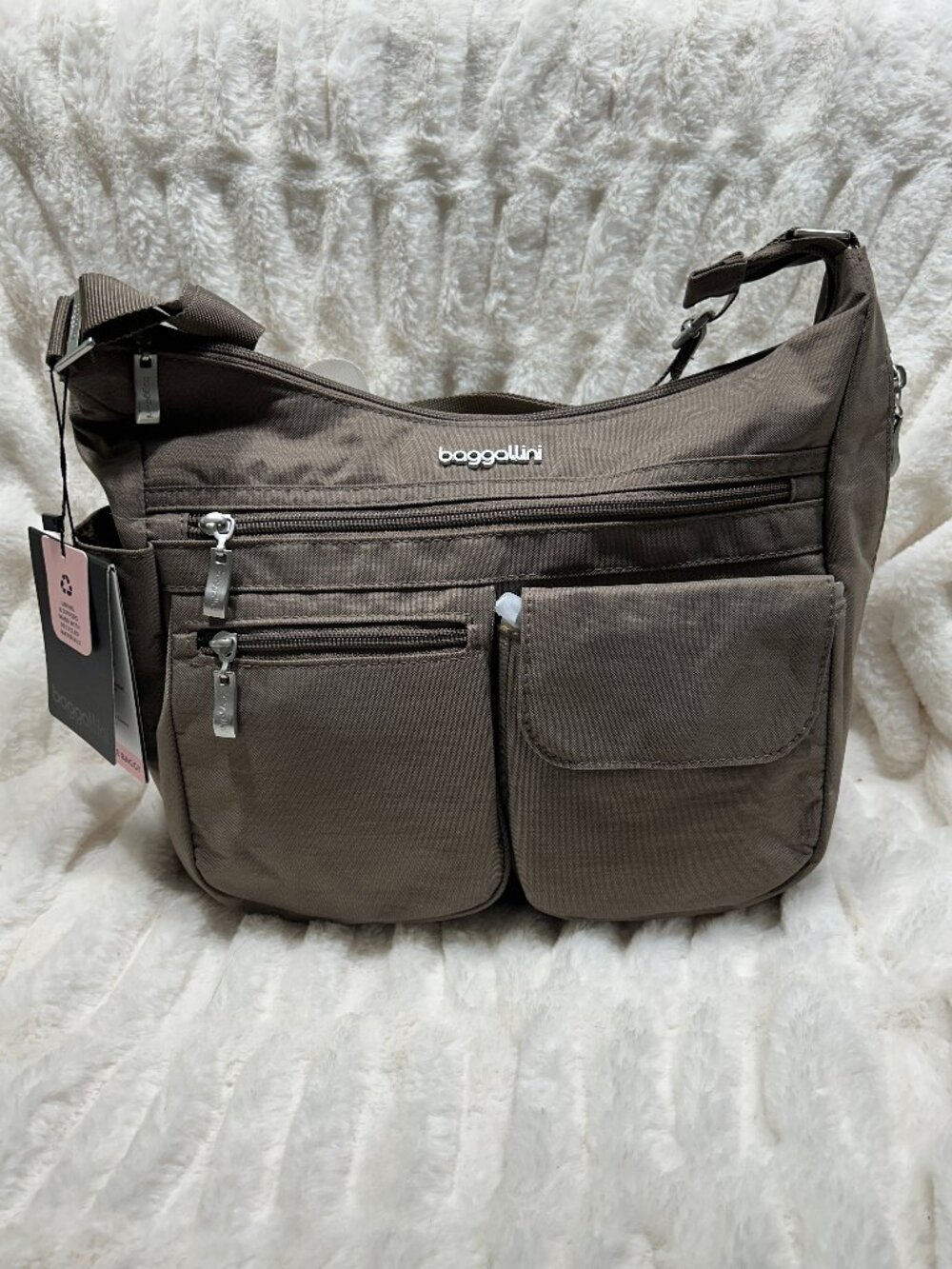 NWT Baggallini Everywhere Bagg with RFID